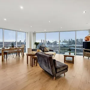 Deluxe Two Bed With River & View Apartment