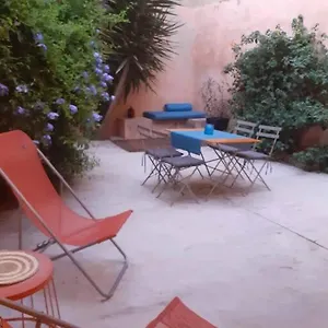 https://arlette-la-petite-maison-arlsienne.fr-provencehotel.com