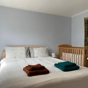 Morden Flat Close To Dlr Station With Free Parking Londres